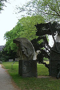 These1 Alfred Hrdlicka - Gegendenkmal 1983-1986